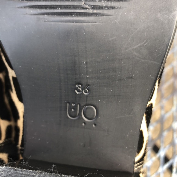 Urban Outfitters Giraffe Print Pony Hair Pola Chelsea Boot size 6 - Picture 8 of 9